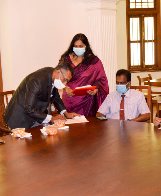A MoU signed between the Department of Finance, Faculty of Management and Finance, University of Colombo, and the CFA Society Sri Lanka.